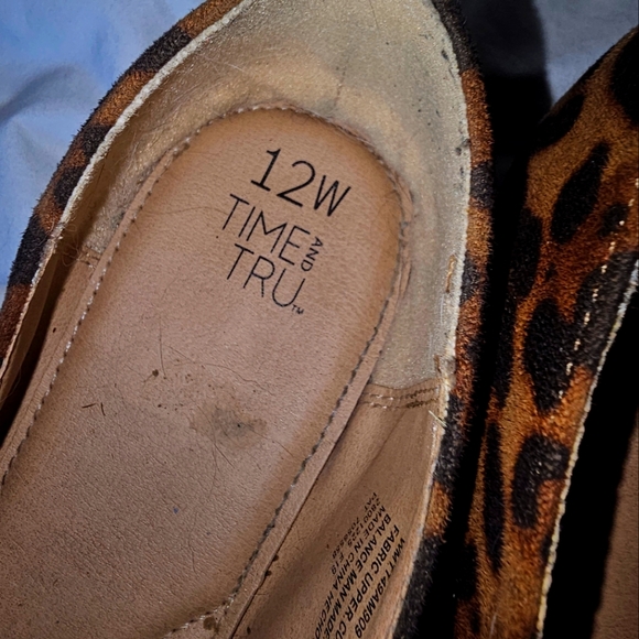 Leopard flats 12 Wide - Picture 3 of 4